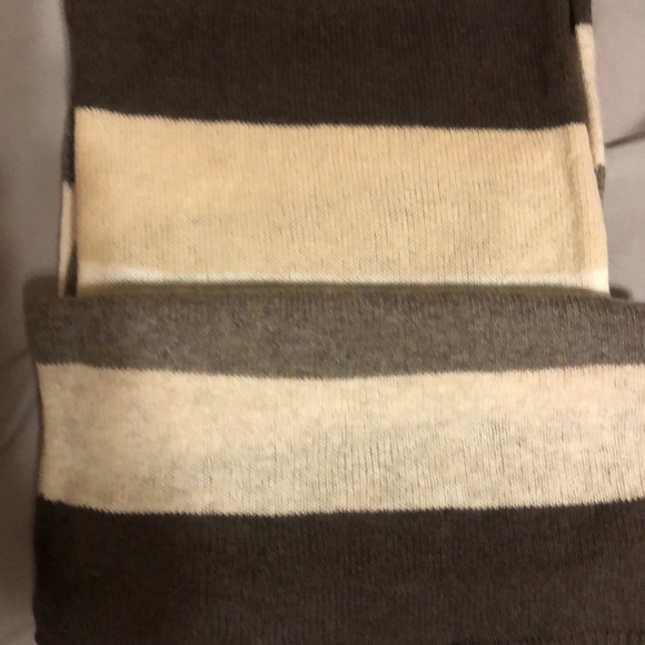 Men's Scarf - Picture 2 of 3